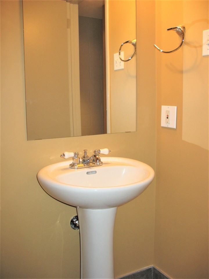 1404 1 Street Northwest - Photo 3 of 8