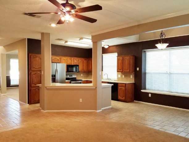 1032 Sugarberry Ln - Photo 4 of 26