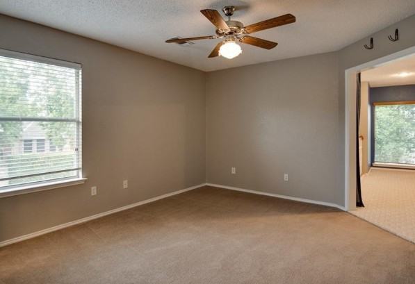 1032 Sugarberry Ln - Photo 7 of 26