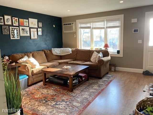 323 Blucher St - Photo 3 of 8