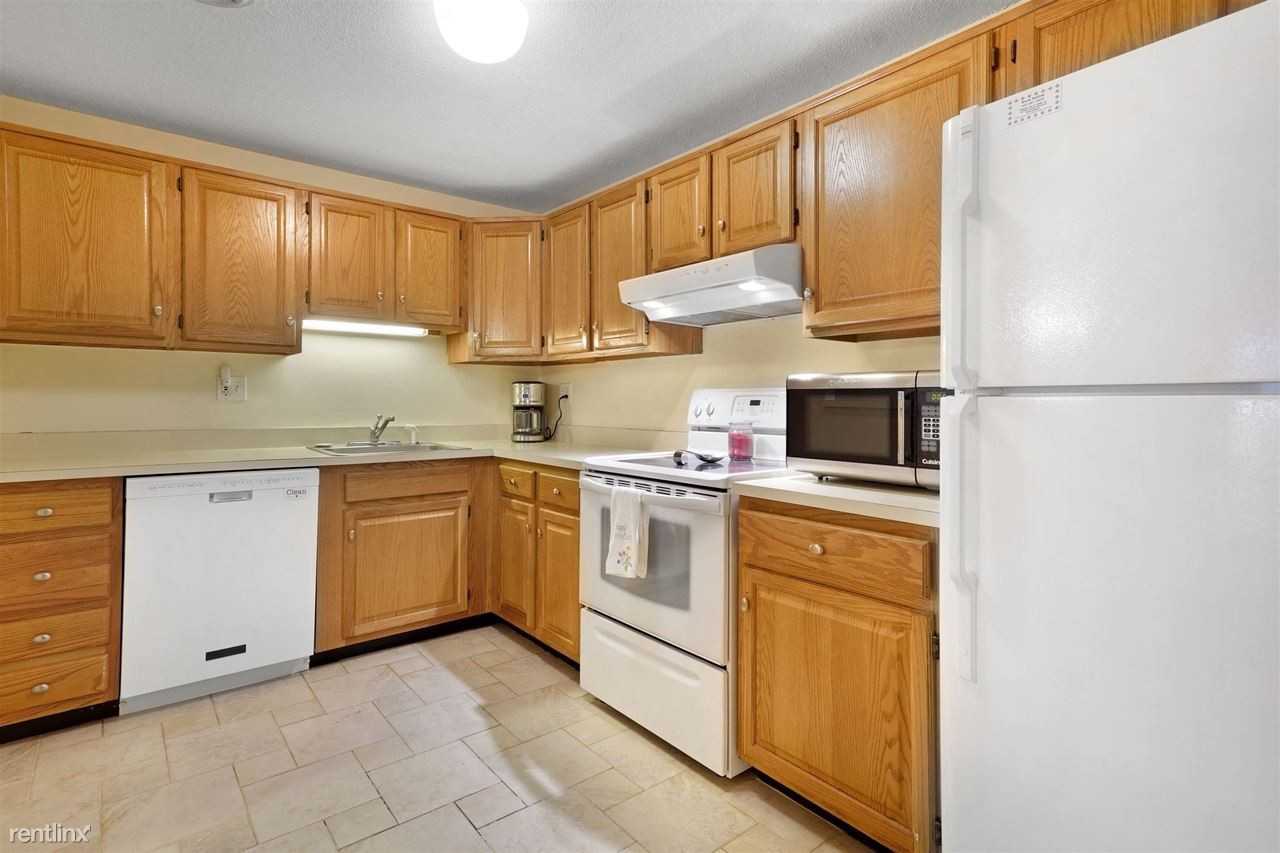 6 Mayfair Ln #203 - Photo 3 of 7