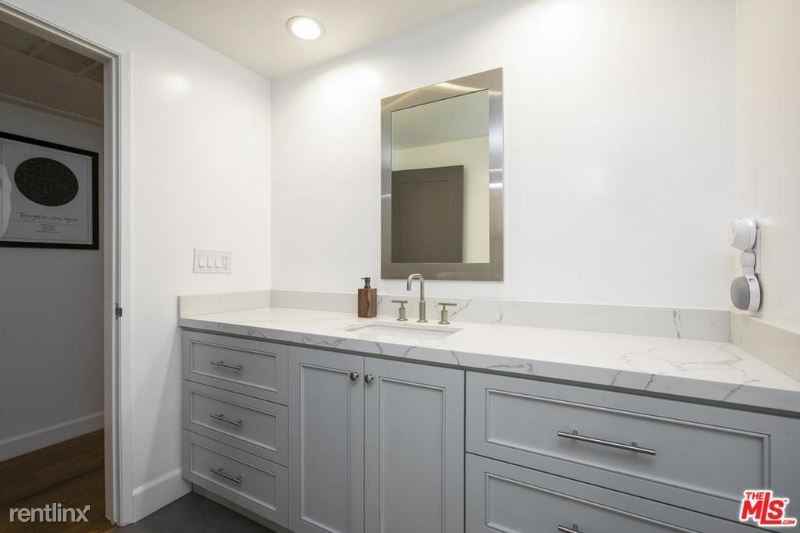 372 N Broad St - Photo 2 of 7