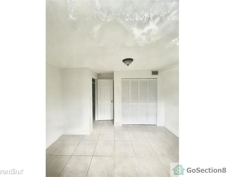 2265 Nw 100th St - Photo 2 of 4