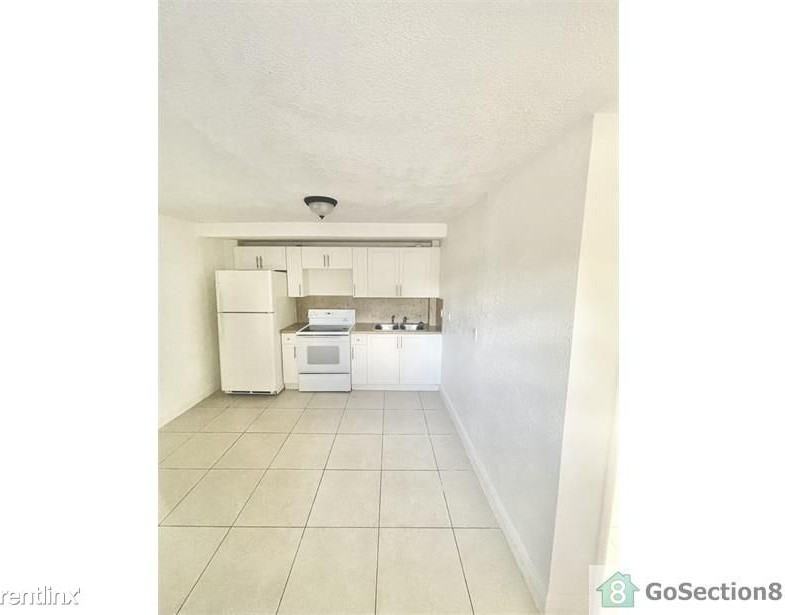 2265 Nw 100th St - Photo 3 of 4