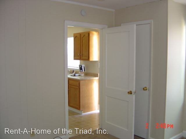 716 Warren St Apt A - Photo 3 of 8