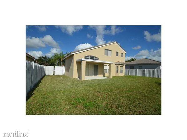 18776 NW 23rd St - Photo 3 of 10