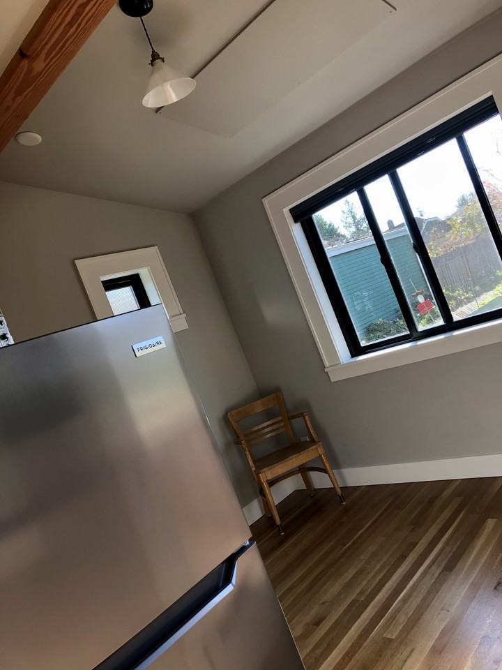 2714 Russell St - Photo 3 of 11