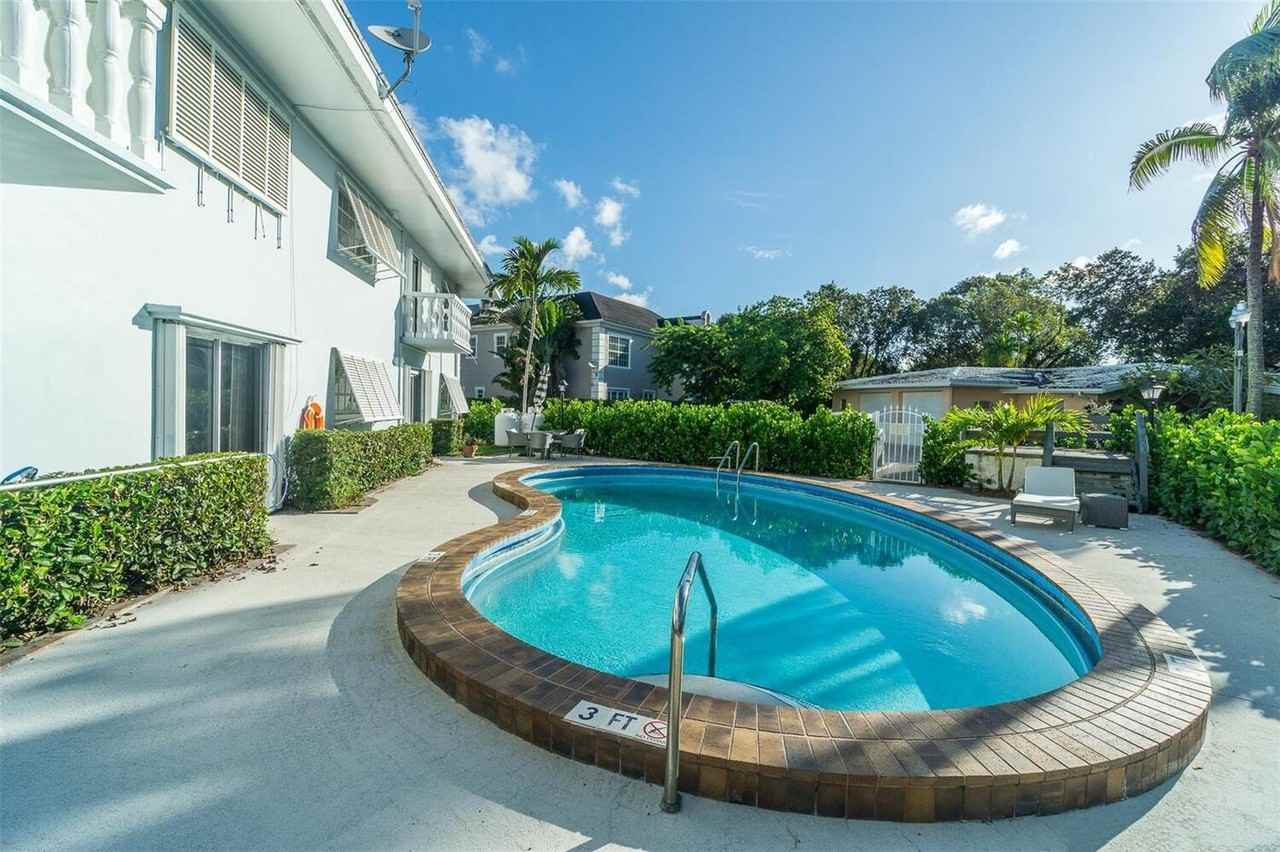 1200 Mariposa Avenue #D105