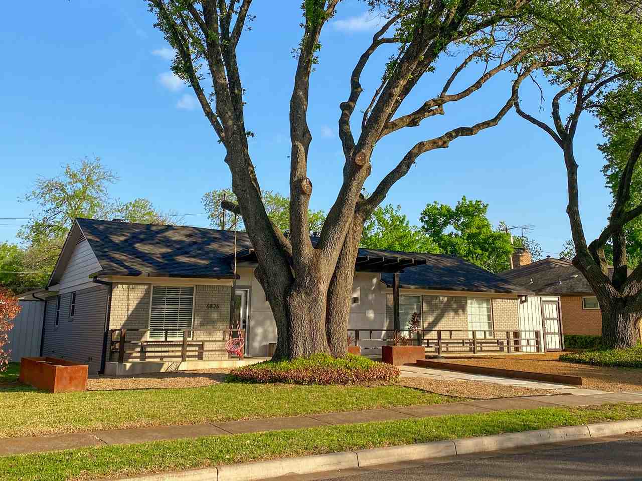 6826 Kingsbury Dr - Photo 2 of 43