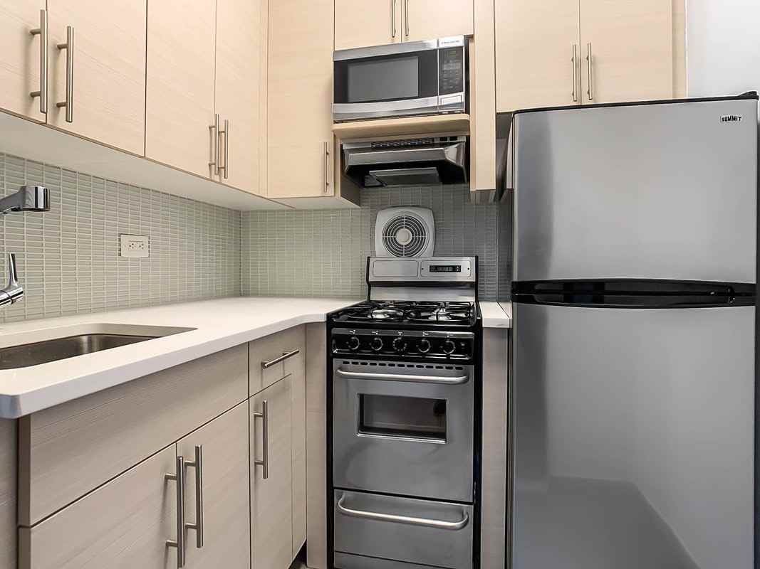 4 Park Ave #16J - Photo 2 of 6