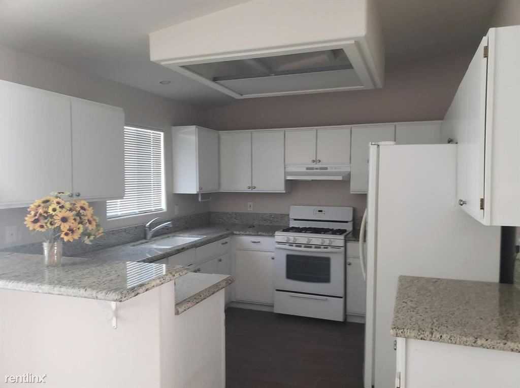 43730 Louisiana St - Photo 2 of 7