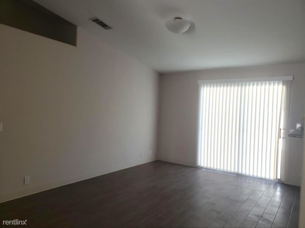 43730 Louisiana St - Photo 3 of 7