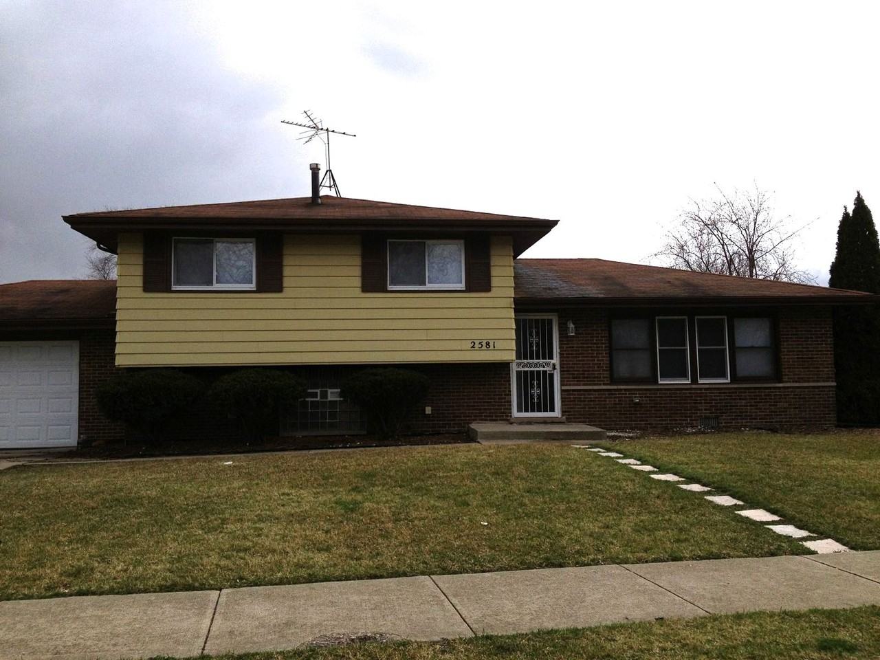 2581 200th St - Photo 2 of 13