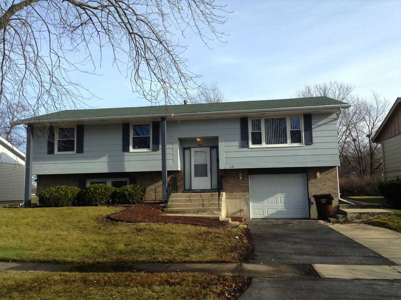 17113 Locust Dr - Photo 2 of 13