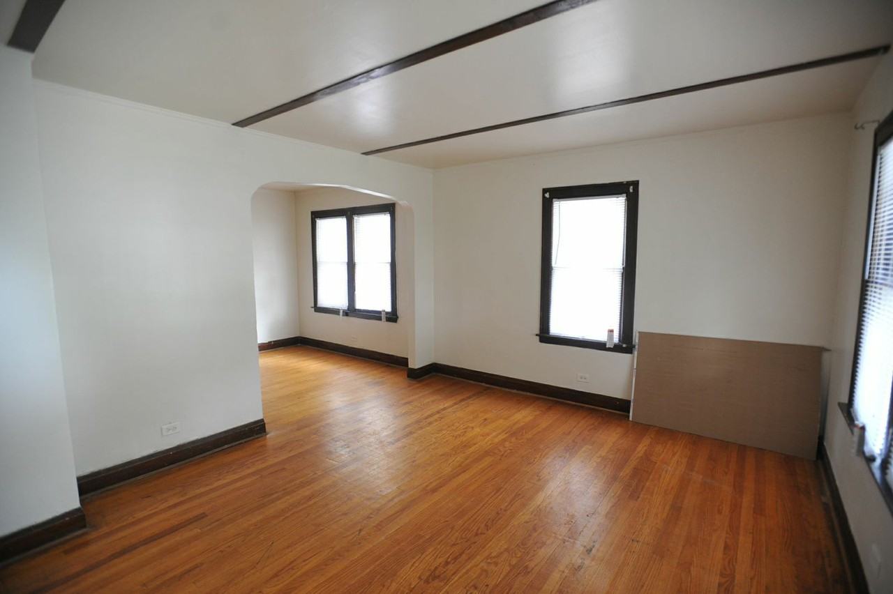 13931 S Wentworth Ave - Photo 3 of 10