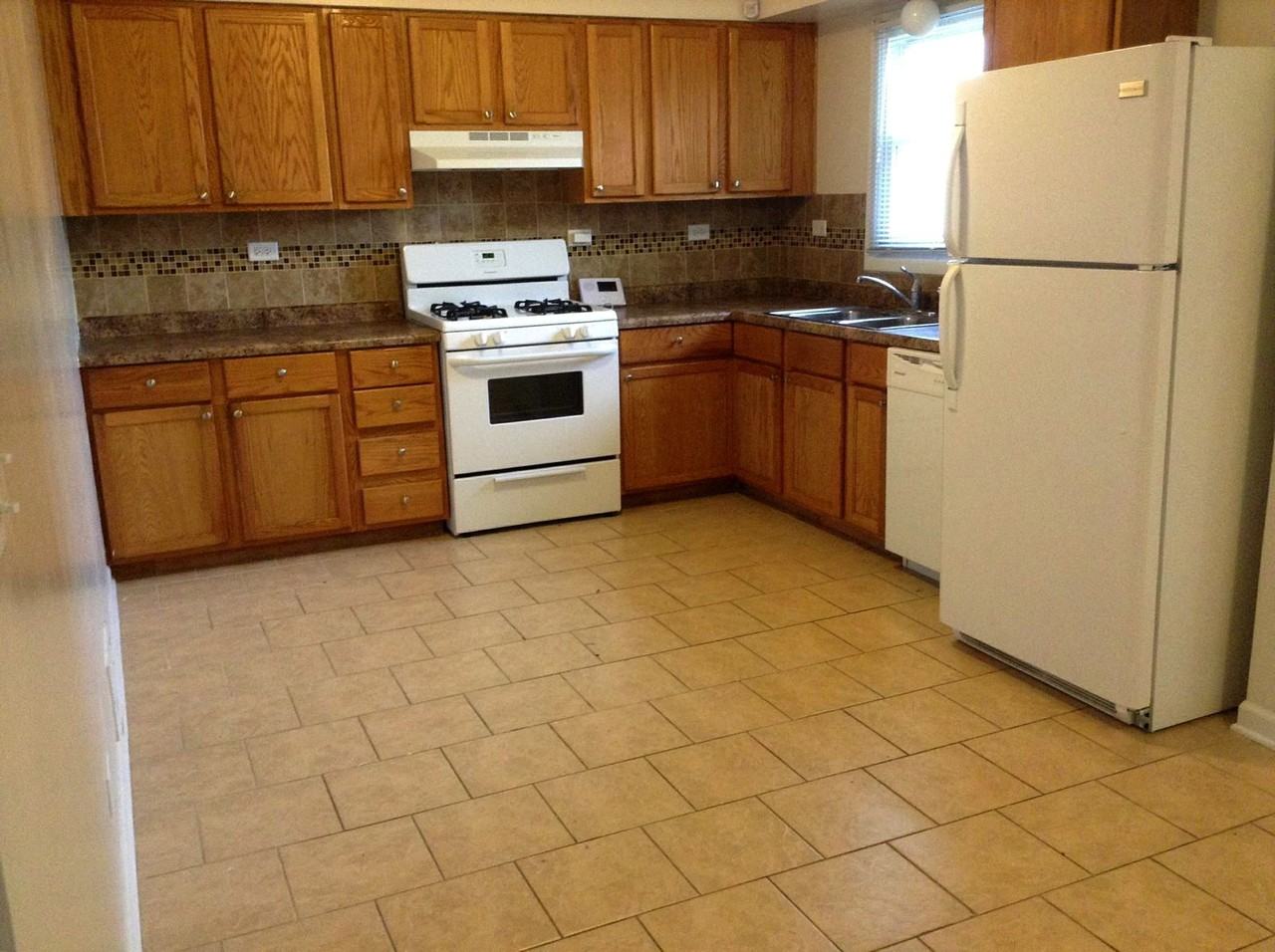 1043 Blackhawk Dr - Photo 2 of 12