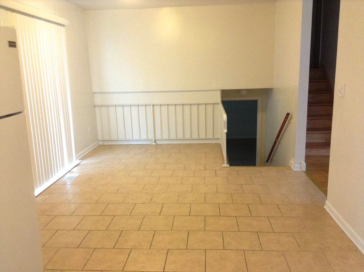 1043 Blackhawk Dr - Photo 3 of 12