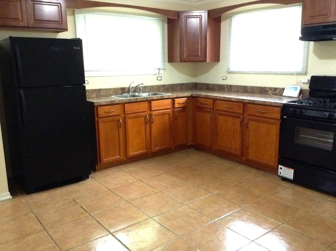 538 Hickok Ave - Photo 2 of 13