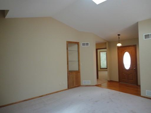 630 Highview Dr - Photo 2 of 13