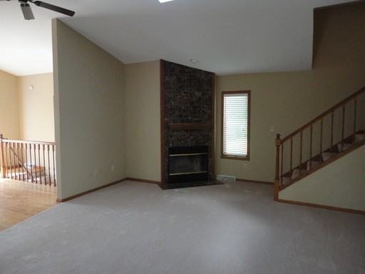 630 Highview Dr - Photo 3 of 13