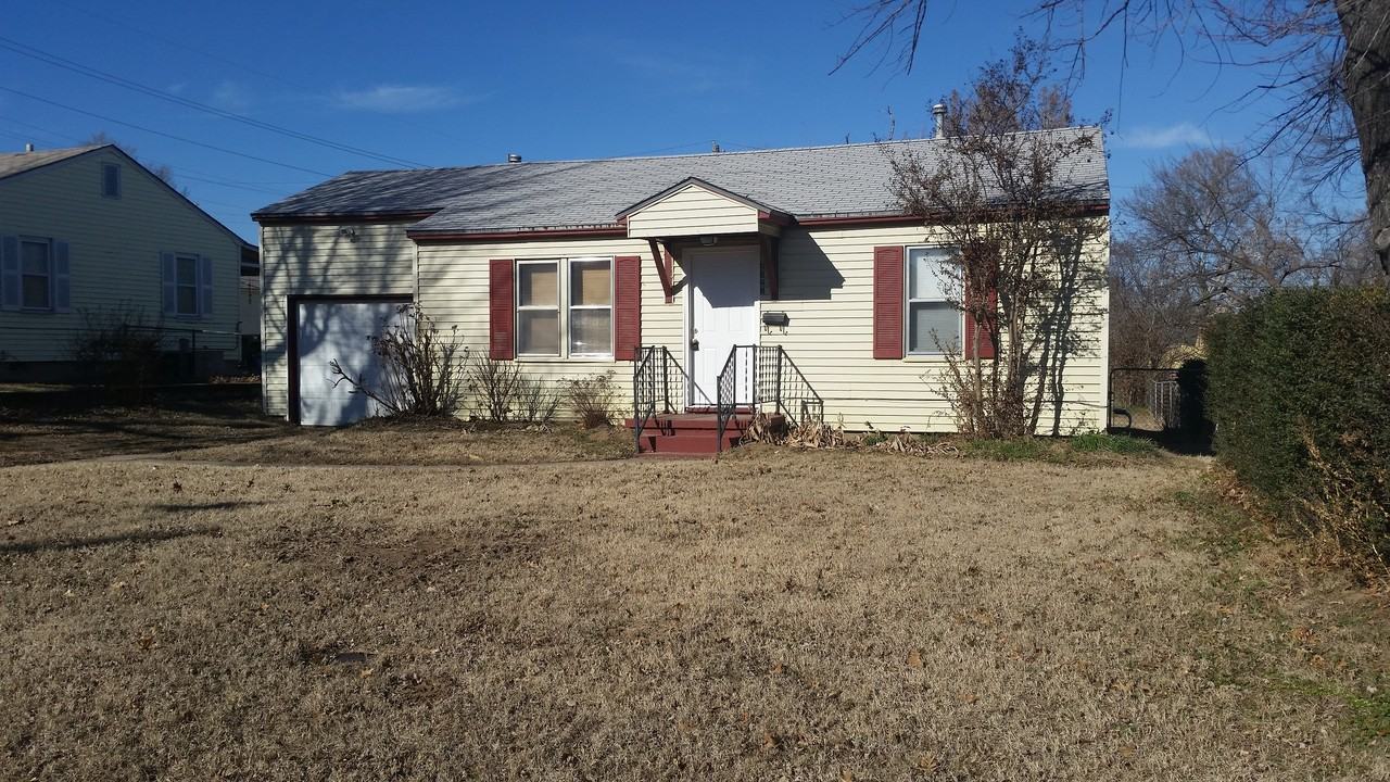 2325 W Easton St - Photo 2 of 14