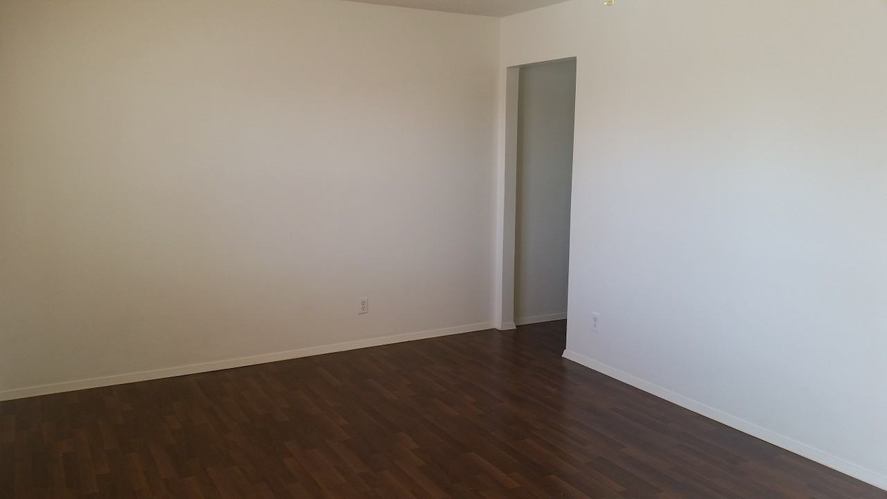 2325 W Easton St - Photo 3 of 14