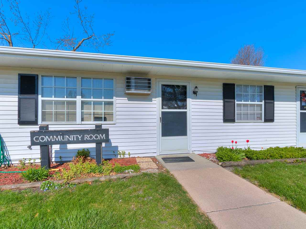 701 Linn St #4A - Photo 3 of 4