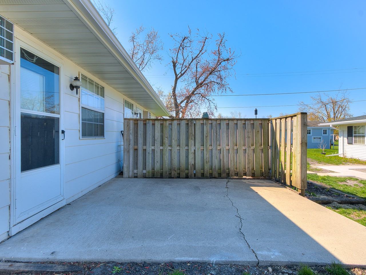 701 Linn St #4A - Photo 2 of 4