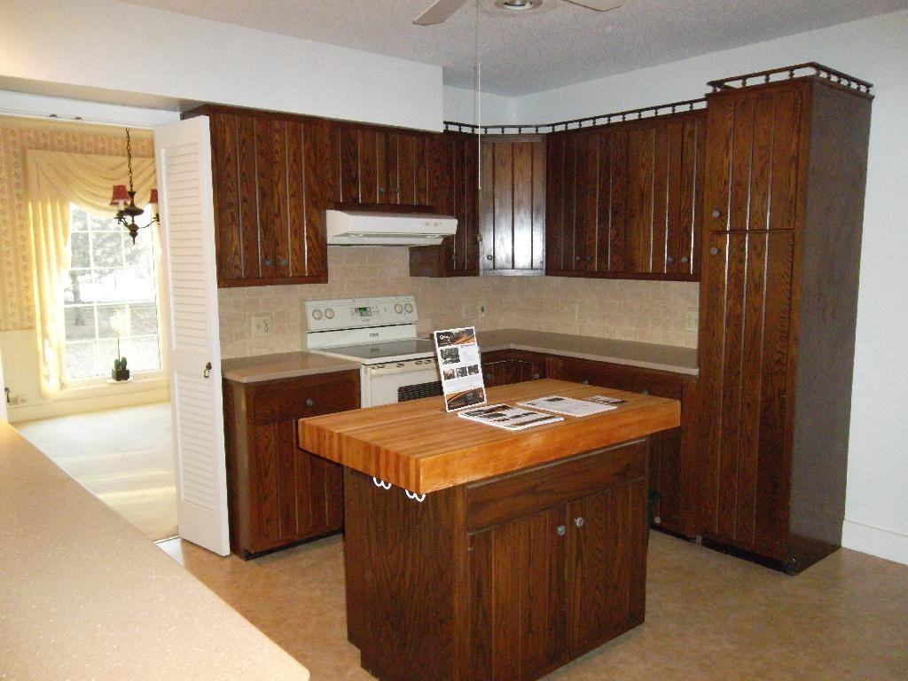 2230 Timberland Rd - Photo 2 of 16