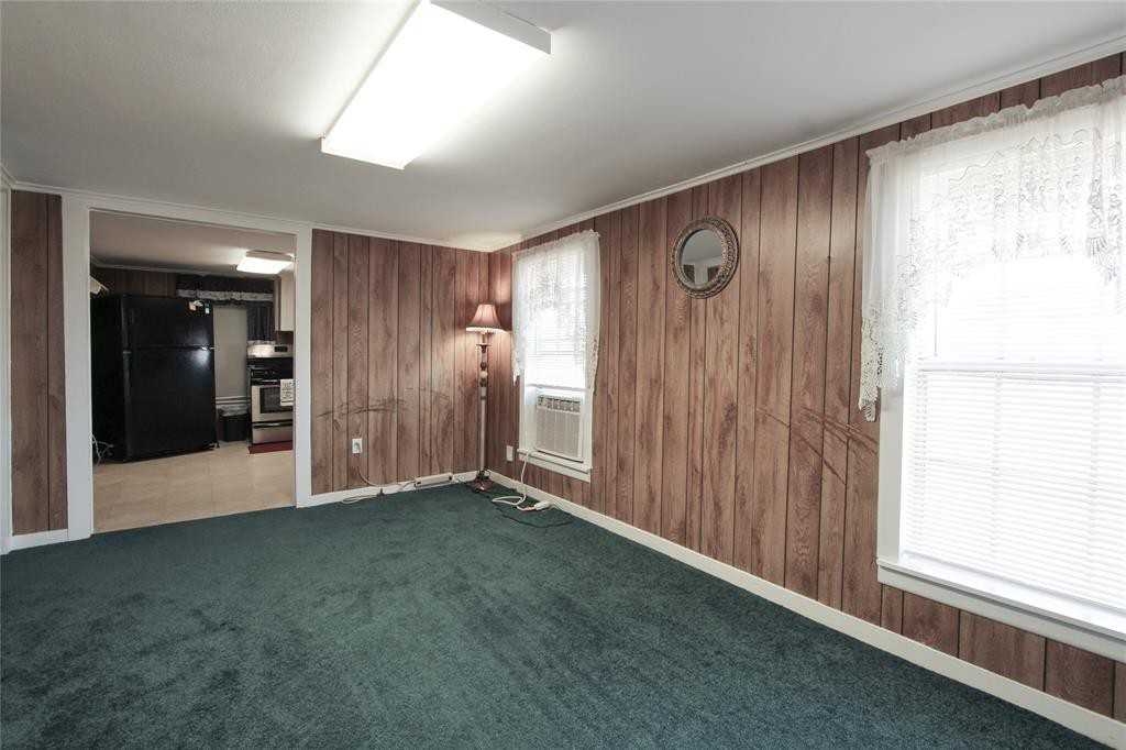 312 W 34th St - Photo 3 of 10