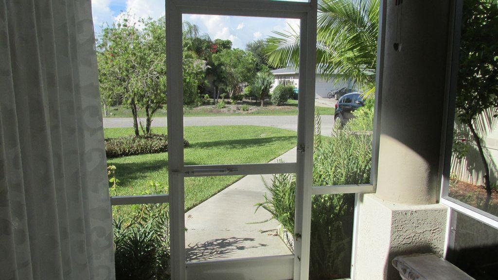 1404 Southeast 35th Street #1 - Photo 4 of 27