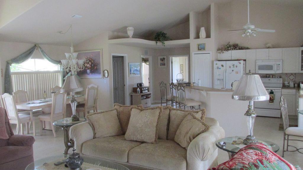 1404 Southeast 35th Street #1 - Photo 6 of 27