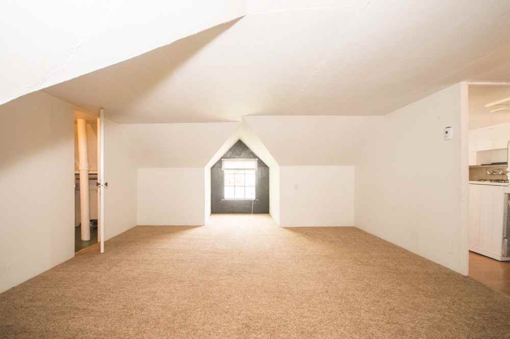 457 SW Washington - 7 #7 - Photo 4 of 18