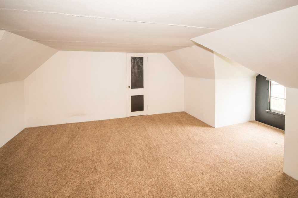 457 SW Washington - 7 #7 - Photo 5 of 18