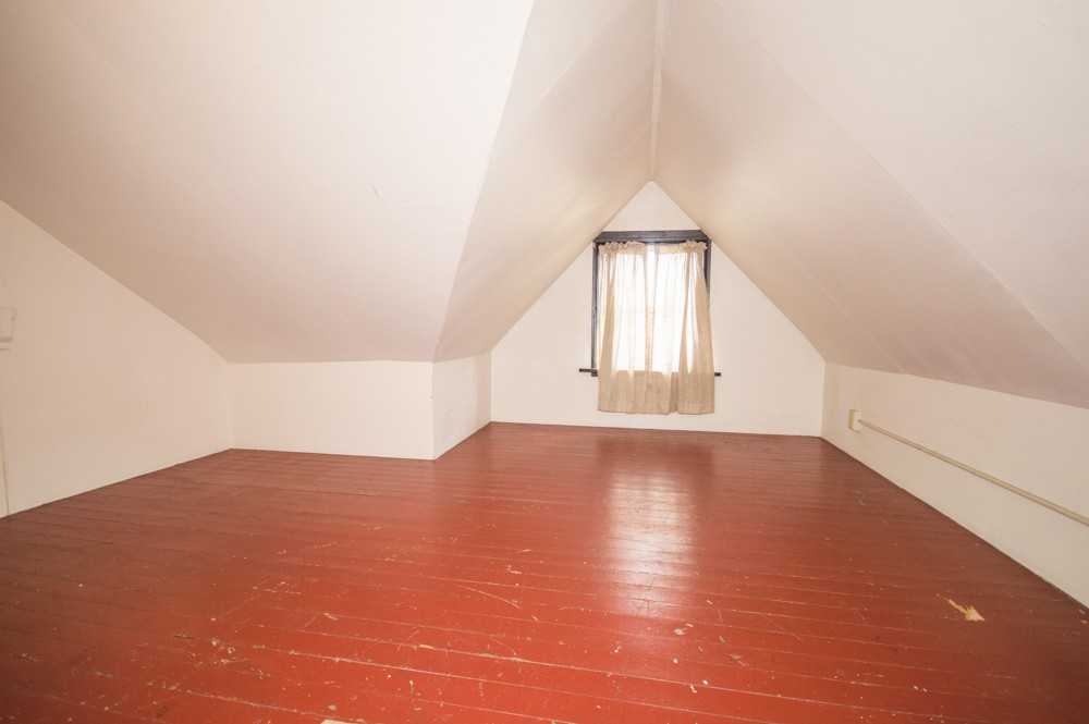 457 SW Washington - 7 #7 - Photo 6 of 18