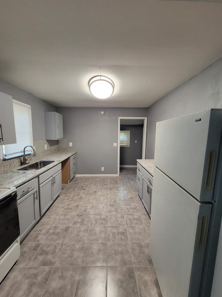 240 Wadley St Nw #1 - Photo 3 of 7