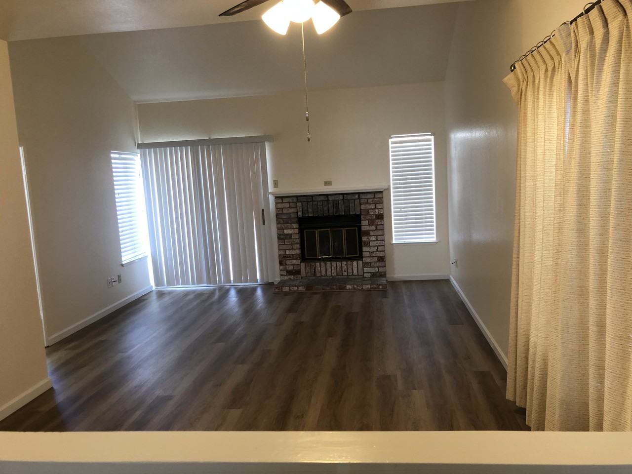 2939 Creek Point Dr - Photo 3 of 4