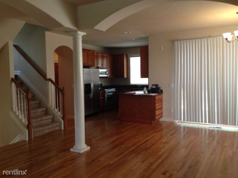 705 17th St - Photo 2 of 10