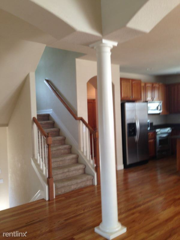 705 17th St - Photo 3 of 10