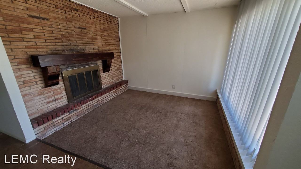 1209 Heather St #1 - Photo 3 of 12