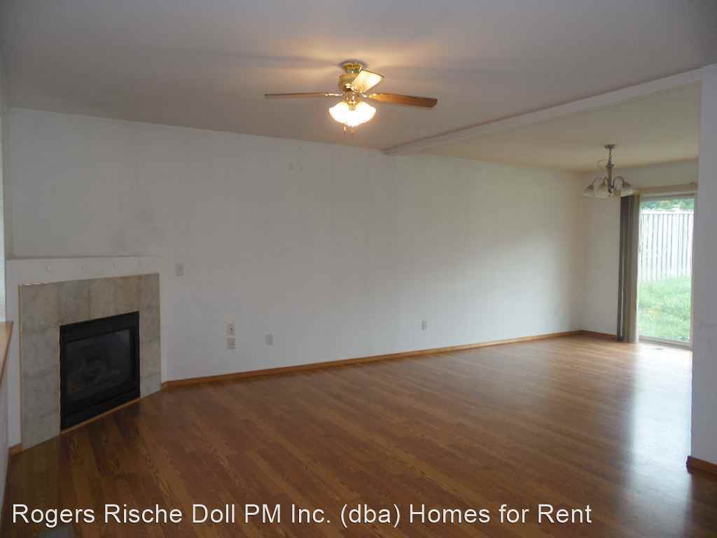1766 Nw Almond Loop - Photo 2 of 10