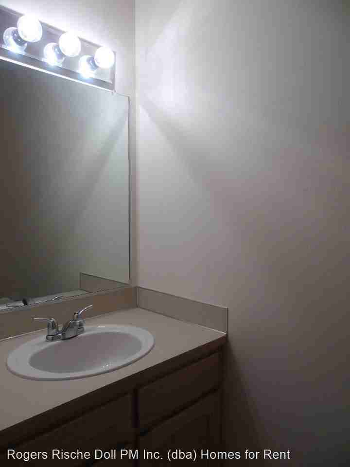 1766 Nw Almond Loop - Photo 3 of 10