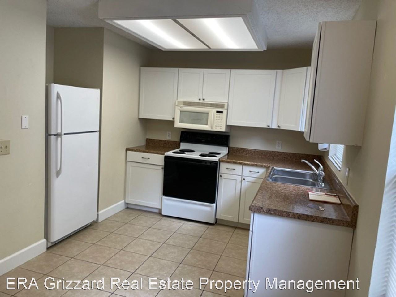 320 Webb St - Photo 3 of 10