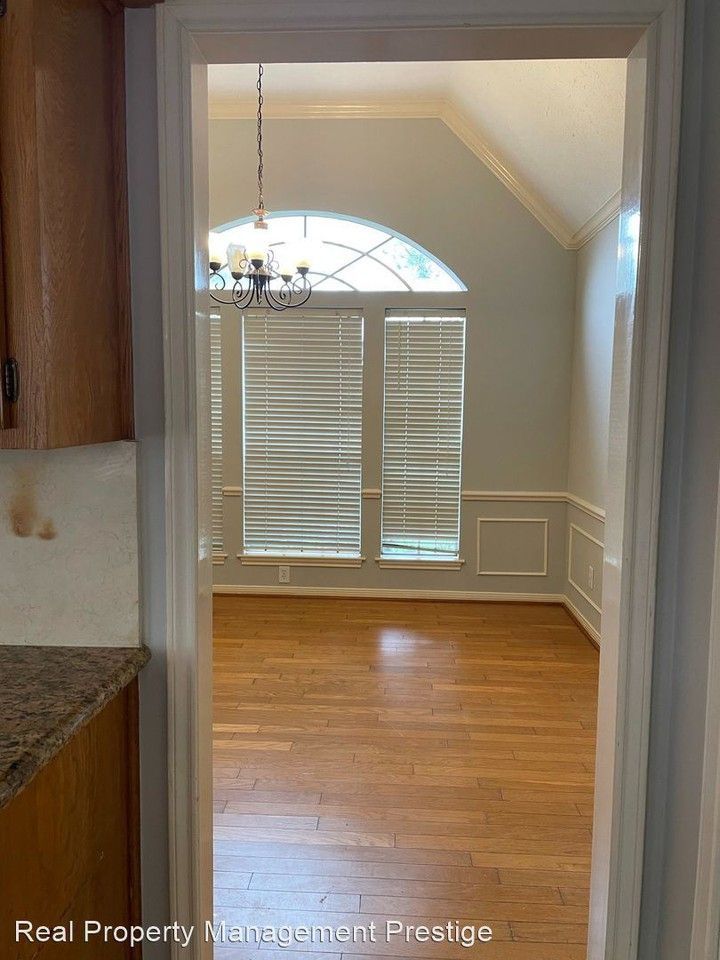 15911 Moon Rock Dr - Photo 2 of 22