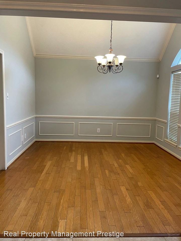 15911 Moon Rock Dr - Photo 3 of 22