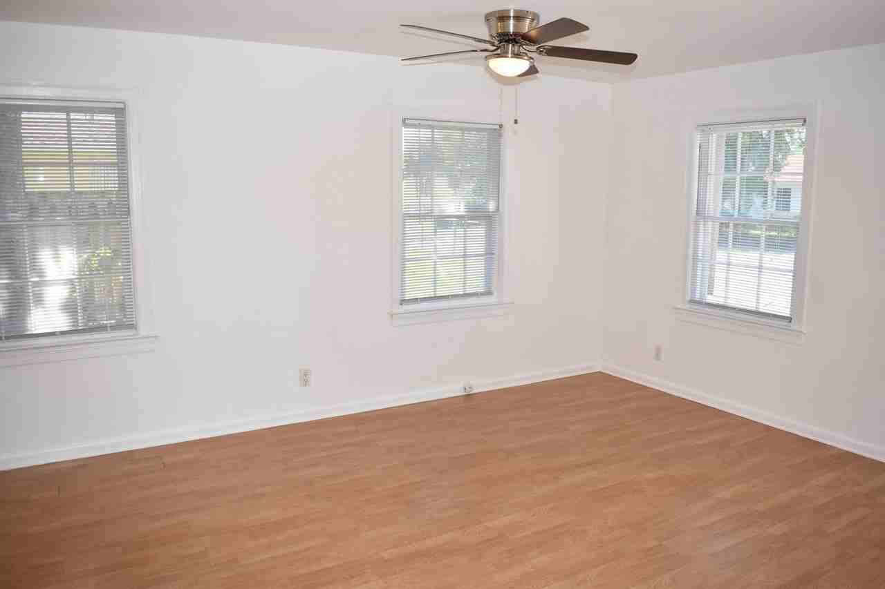940 Bignonia Rd - Photo 2 of 10