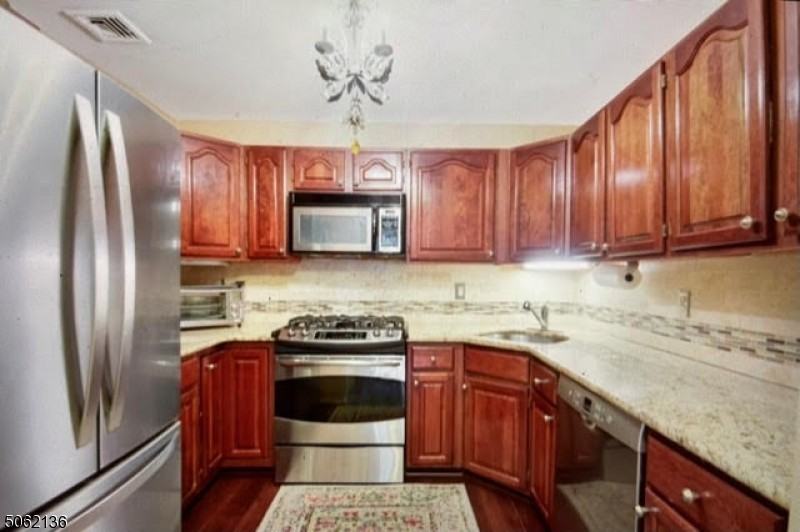 22 Franklin Pl Bldg 4d - Photo 2 of 16