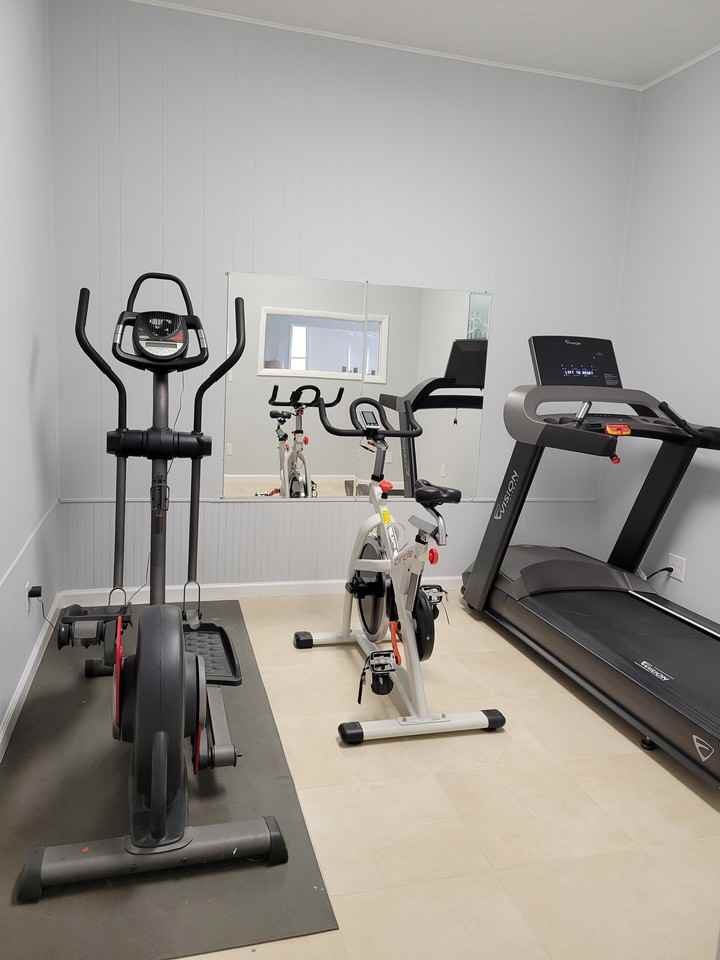 Executive House Apartments - Photo 2 of 20