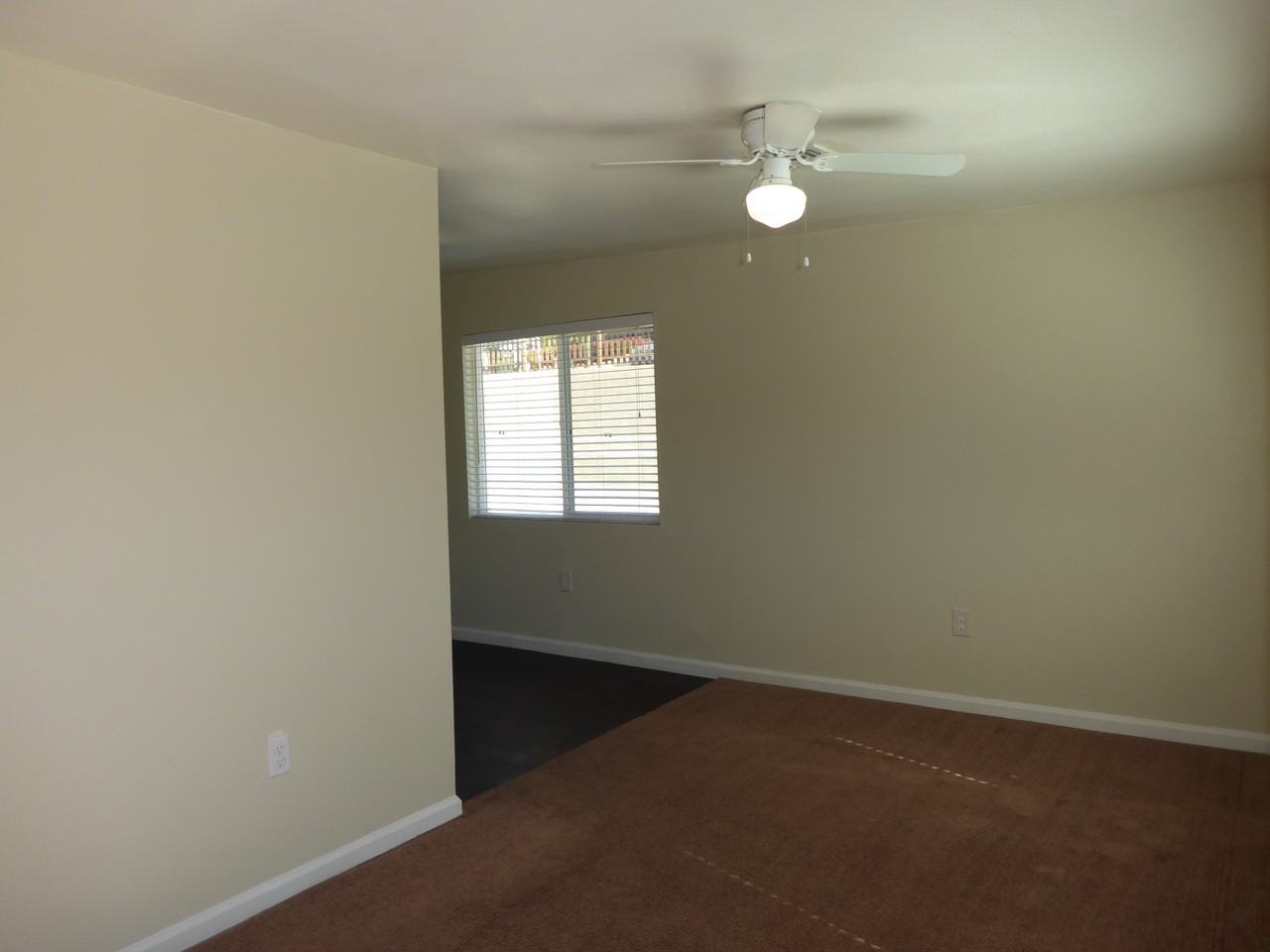 1525 E Sunnyside Dr - Photo 3 of 22