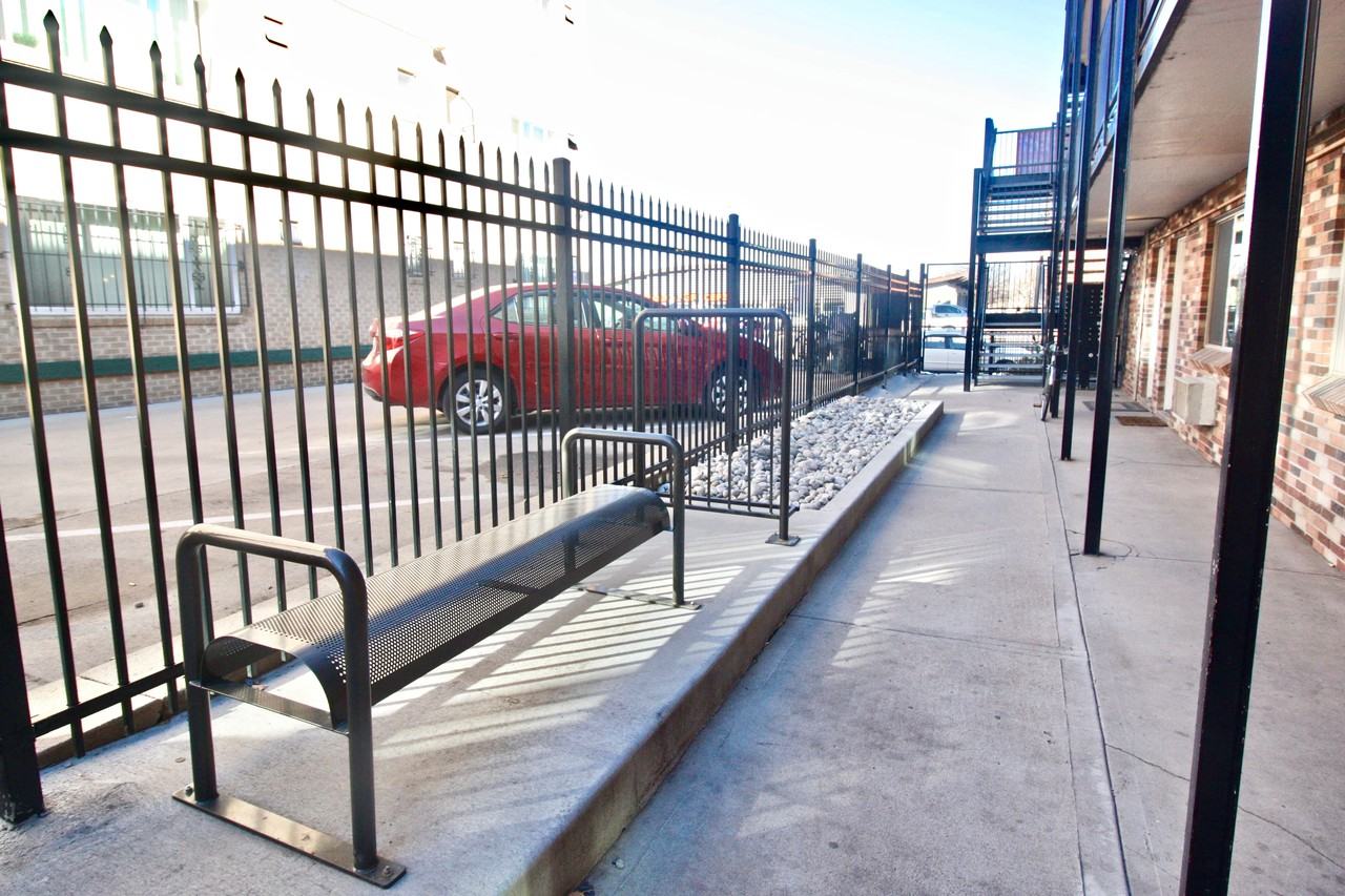 1431 N Pearl St - Photo 2 of 22